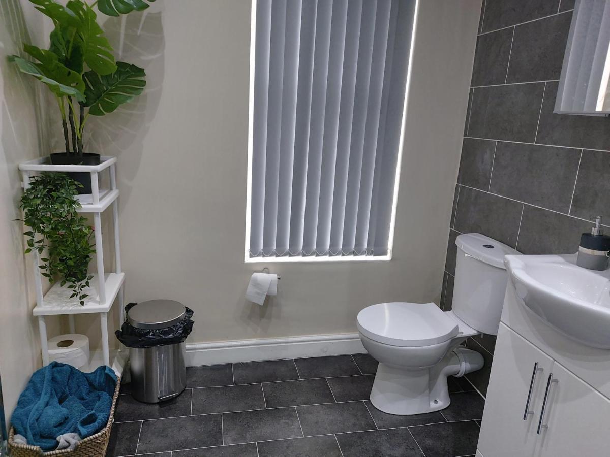 Spacious Two Bedroom House, Parking And Wifi Leeds  Luaran gambar