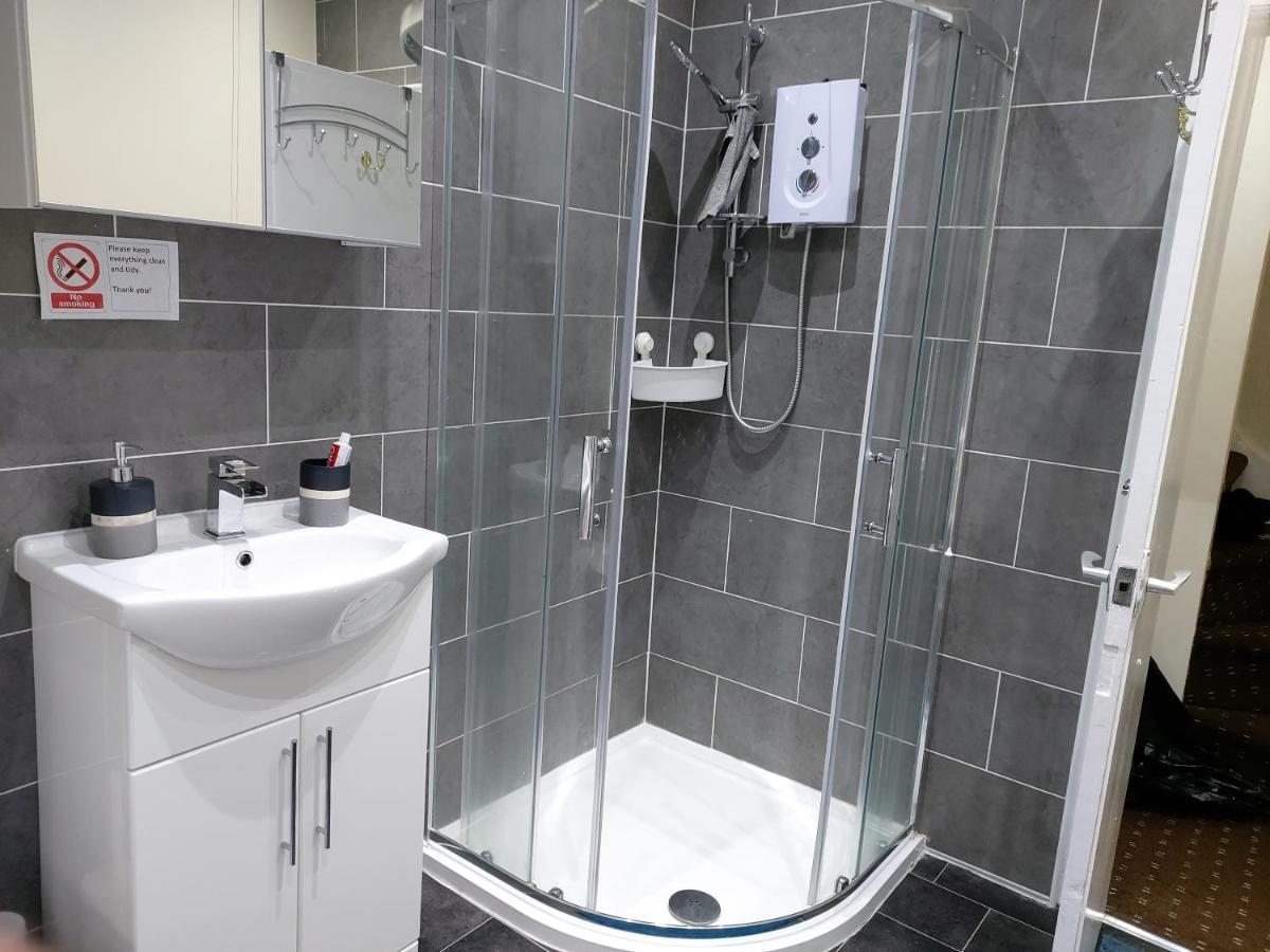 Spacious Two Bedroom House, Parking And Wifi Leeds  Luaran gambar