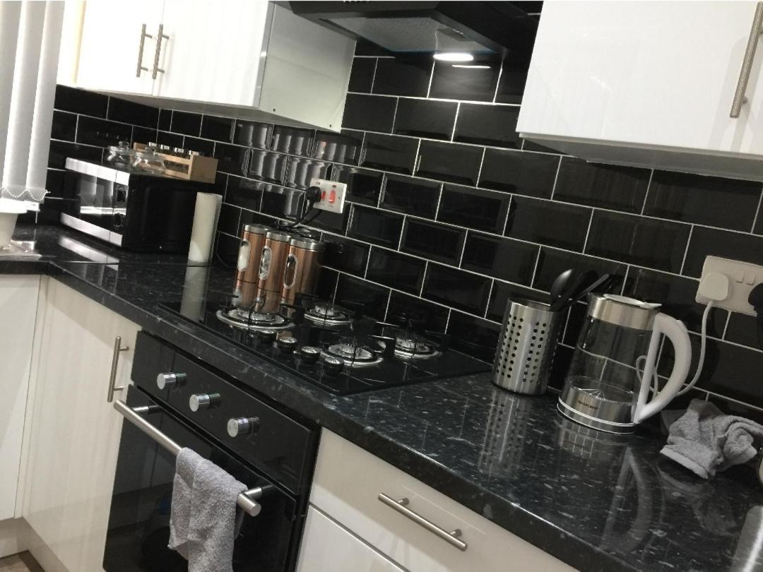 Spacious Two Bedroom House, Parking And Wifi Leeds  Luaran gambar