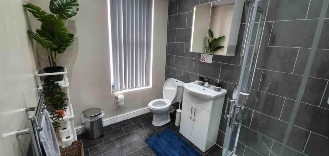 Spacious Two Bedroom House, Parking And Wifi Leeds  Luaran gambar