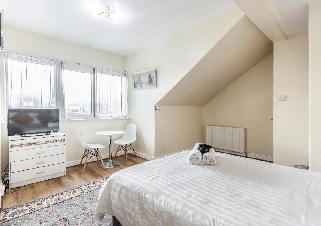 Spacious Two Bedroom House, Parking And Wifi Leeds  Luaran gambar