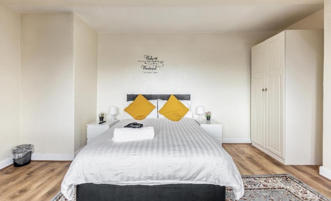 Spacious Two Bedroom House, Parking And Wifi Leeds  Luaran gambar