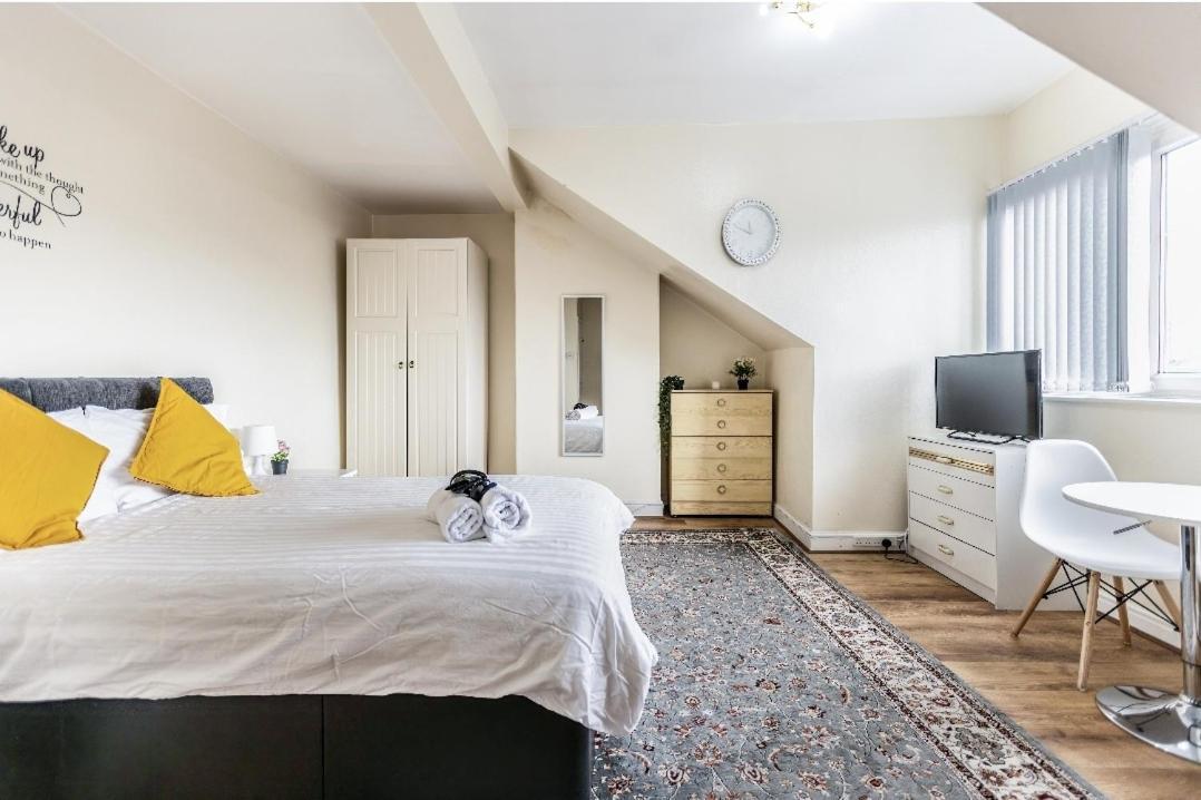 Spacious Two Bedroom House, Parking And Wifi Leeds  Luaran gambar