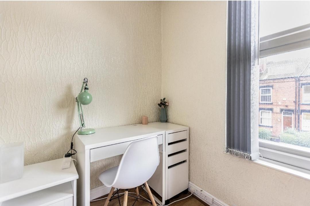 Spacious Two Bedroom House, Parking And Wifi Leeds  Luaran gambar