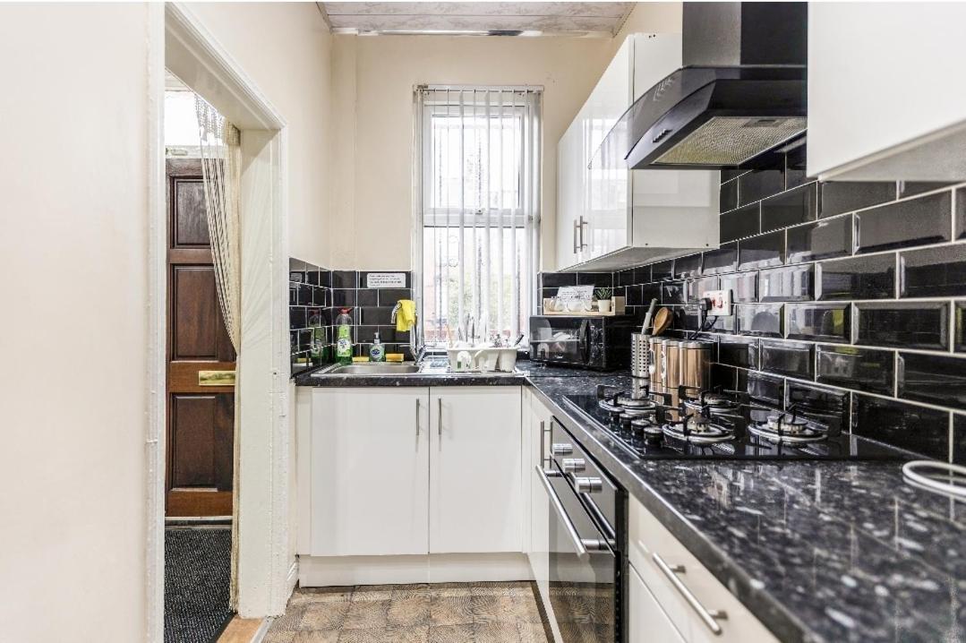 Spacious Two Bedroom House, Parking And Wifi Leeds  Luaran gambar