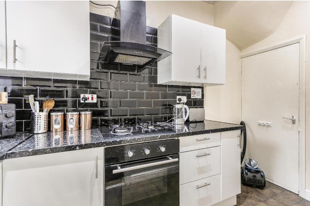Spacious Two Bedroom House, Parking And Wifi Leeds  Luaran gambar
