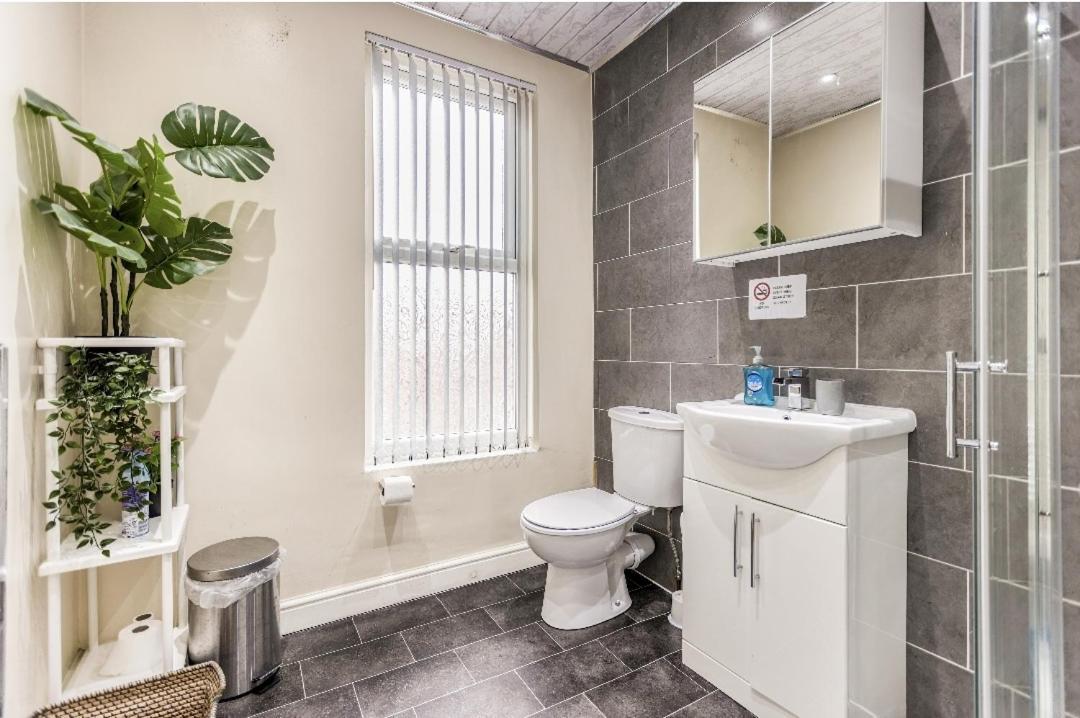 Spacious Two Bedroom House, Parking And Wifi Leeds  Luaran gambar