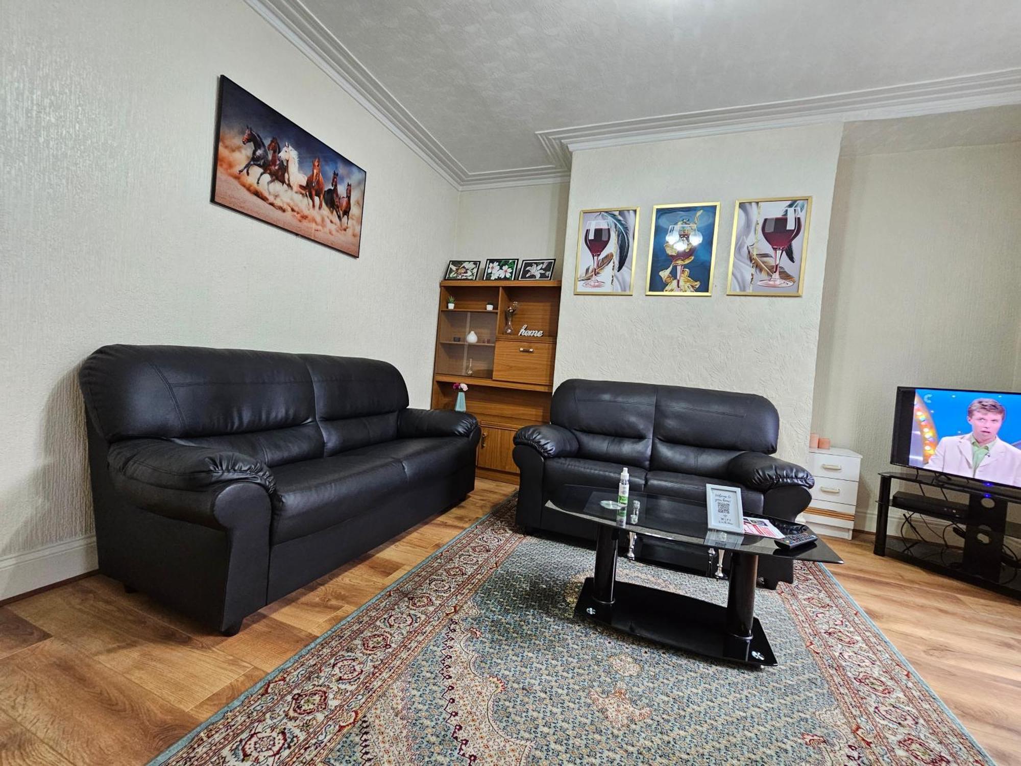 Spacious Two Bedroom House, Parking And Wifi Leeds  Luaran gambar