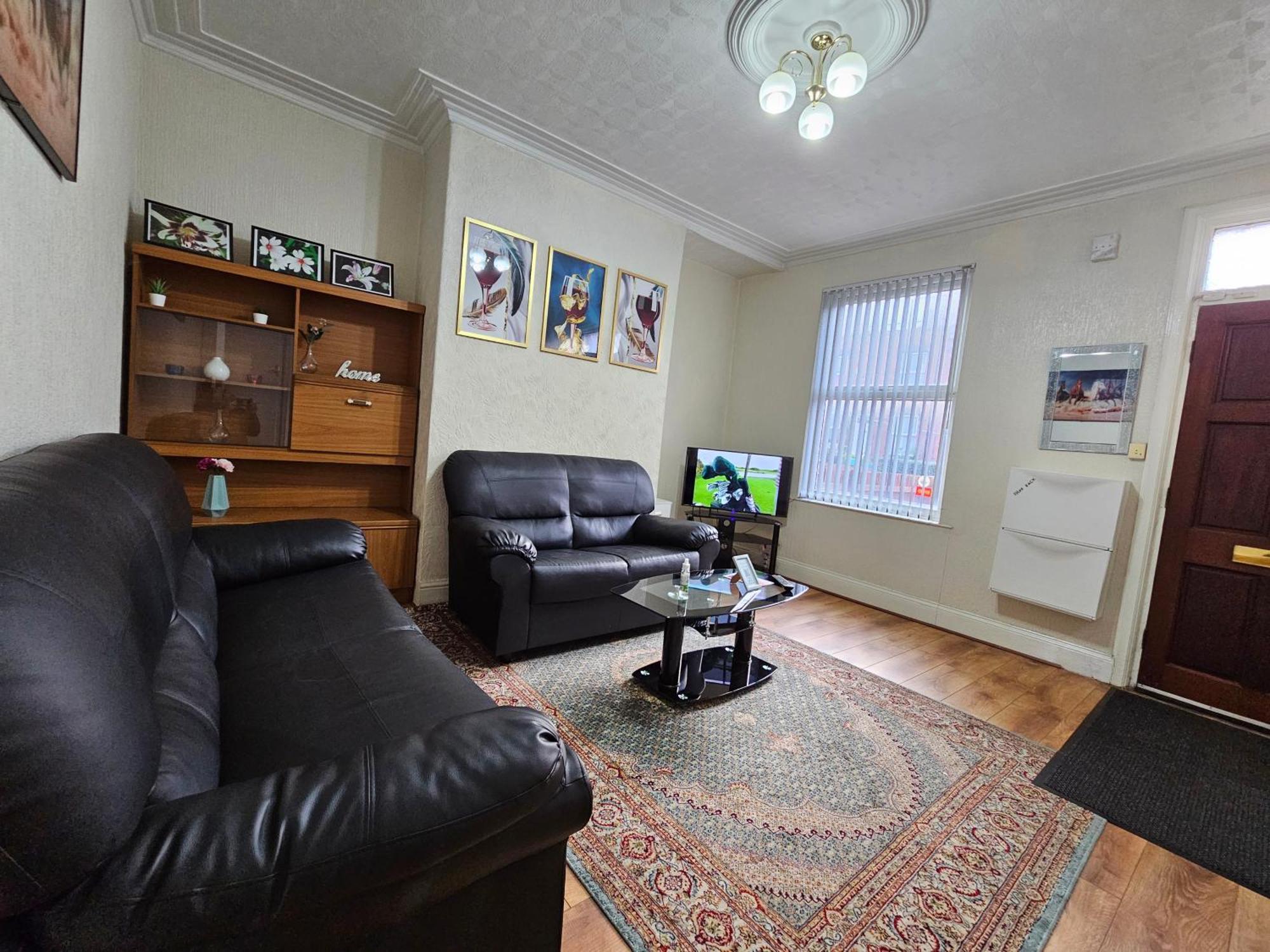 Spacious Two Bedroom House, Parking And Wifi Leeds  Luaran gambar